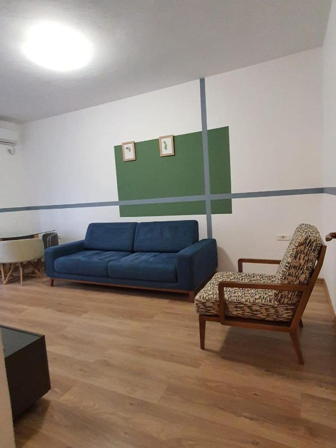 Heris'S Apartment Tirana Esterno foto
