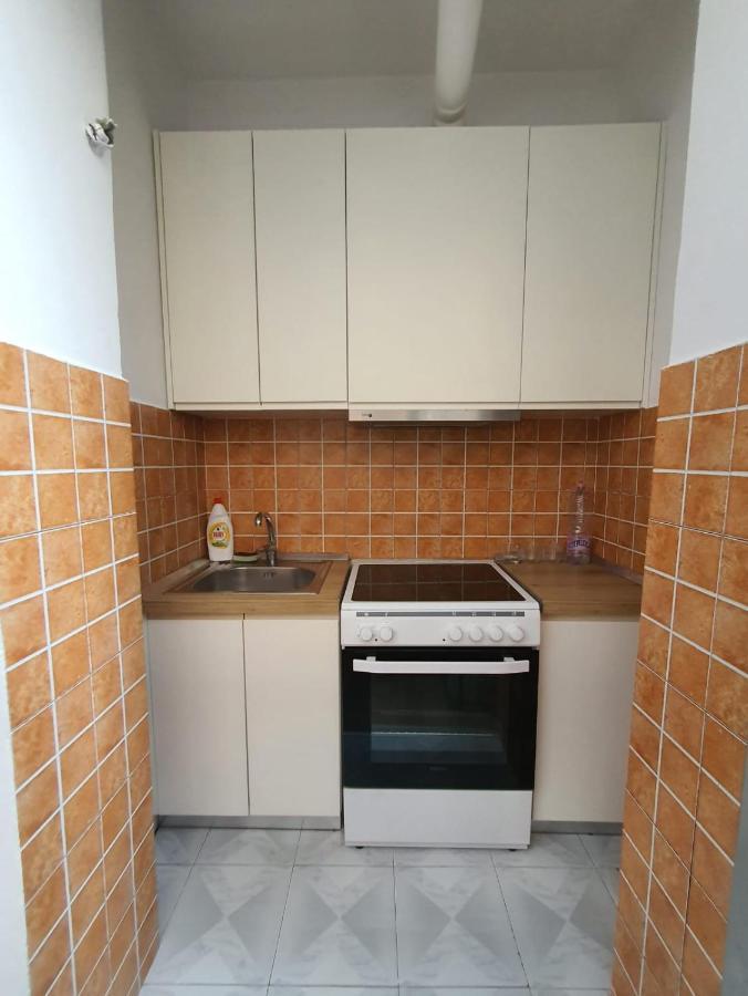 Heris'S Apartment Tirana Esterno foto
